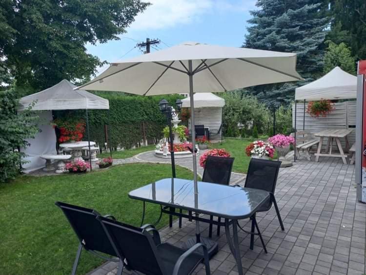 Bialy Dom Apartment Сулеюв Екстериор снимка