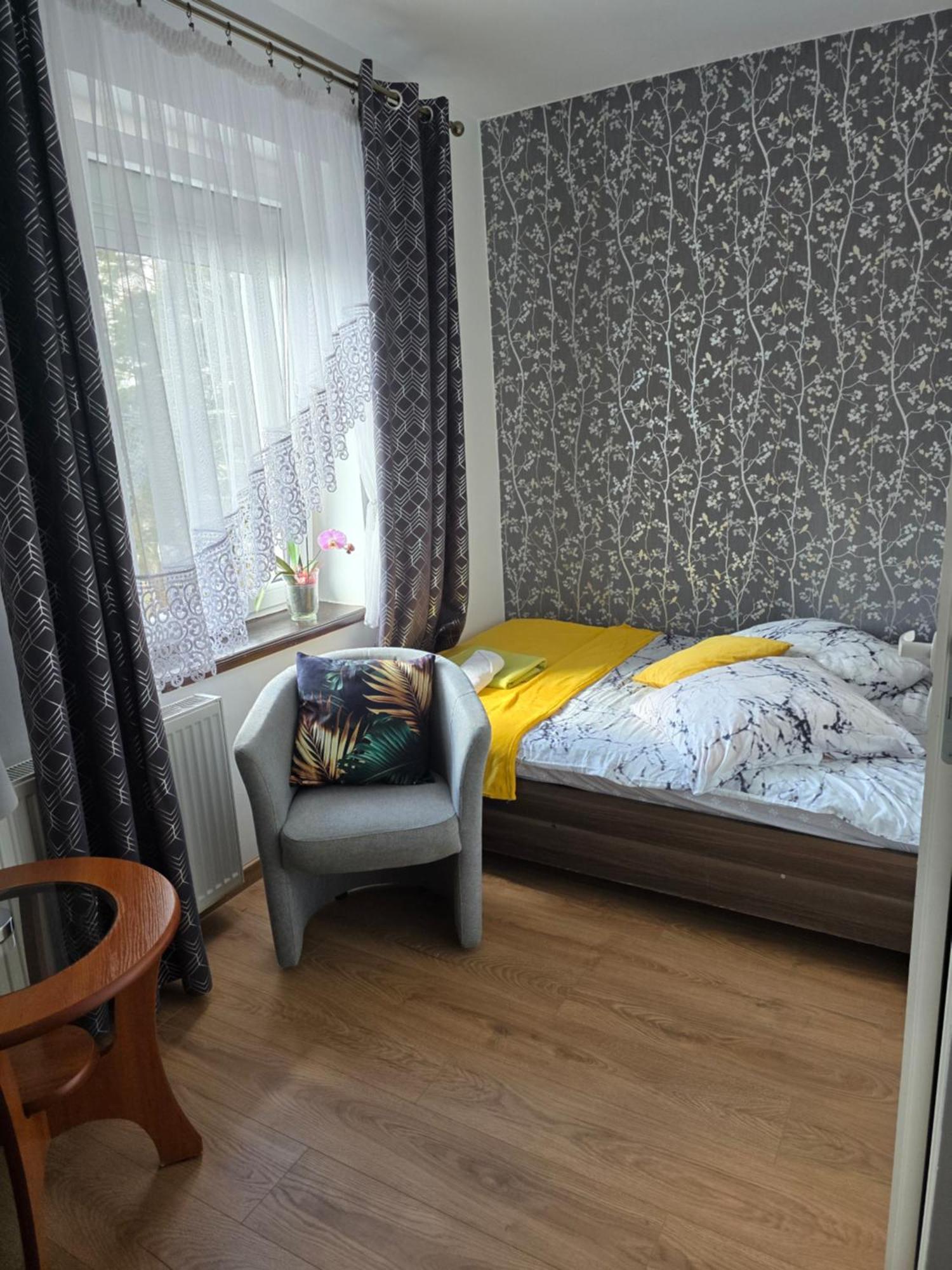 Bialy Dom Apartment Сулеюв Екстериор снимка